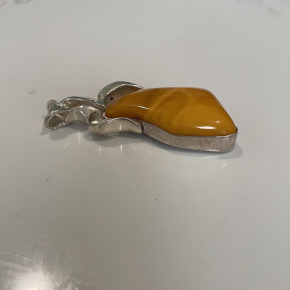Large butterscotch Amber pendant, beautiful piece - Picture 3 of 7